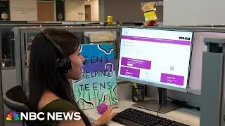 Teen volunteers run hotline for youth in crisis