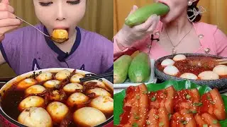 MUKBANGS EATING SOFT BOIL EGGS , BOILED ZUCCHINI , PORK,  NOODLES YUMMY ASMR CHINA FOOD