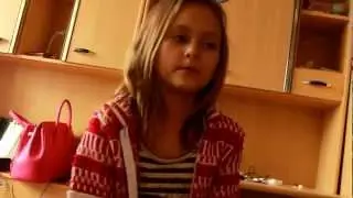 Девочка жжёт