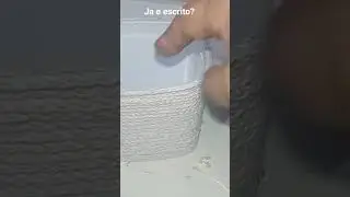 lindo cesto feito com pote de margarina e barbante.