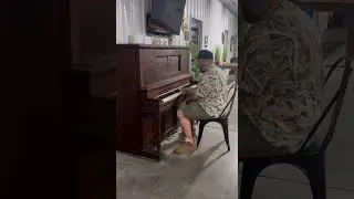 poortfolios posts a backstage video of Ruby da cherry playing the piano after suicideboys tour