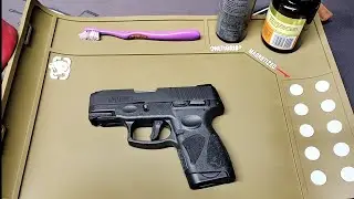 Onetigris pistol cleaning mat. will it stain?