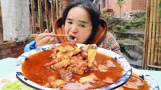 10元一斤猪蹄，苗大姐黄焖一锅，吃了一块又一块，真的太好吃，减肥抛到一边去了 #大口吃肉