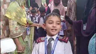শিক্ষার্থীদের খাবার পরিবেশন