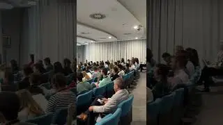 Un d&iacute;a de evento para un int&eacute;rprete de conferencias. 🎧✨ #Interpretaci&oacute;nSimult&aacute;nea #1nt #Conf1nt