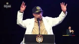 EN CORO ¡Lo Ovacionaron! POR ORDENAR A POLICÍA Y MILITARES ESTO frente a todos mientras entregaba...
