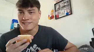 Comiendo 6 panchos