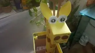 girafa de papelão