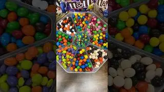 🎃🍫Let&rsquo;s make an M&M&rsquo;s Candy Platter!🍫🎃 #shorts