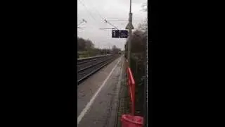 V200 F&auml;hrt durch Wesel Feldmark