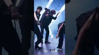 The way Juhoon helped him pick his mic. #cortis #juhoon #keonho #kpop #bighitentertainment #foryou