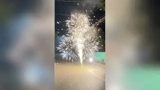 Tulips Crackling Tube Fountain by Tiger Fireworks &ndash; New Year&rsquo;s Eve 2025-2026, Bulacan, Philippines