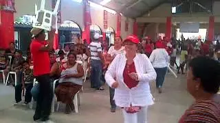 Elena Zamorano bailando en Tlacojalpan
