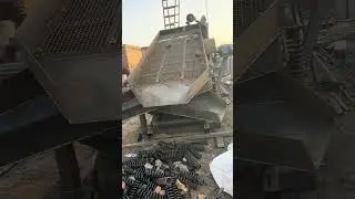 Three-layer vibrating screen undergoes trial operation before leaving the factory.#machine