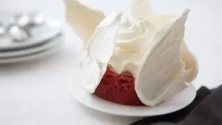 Recette Saint Valentin de Vacherin glacé au cassis et au Génépi