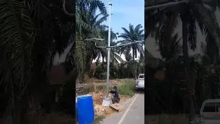 Lamppost light lifting mechanism