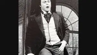 Luciano Pavarotti sings 