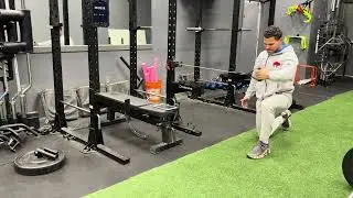 1-Knee Down, 1-Arm Cable Reverse Fly 