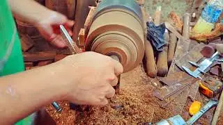 palm tree turning making a pot