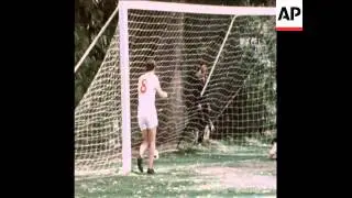SYND 09/05/70 ENGLISH TEAM PLAYING PRACTICE TRAINING GAME