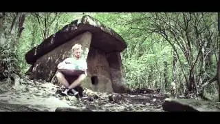 Andrew Jasinski - Dolmen Hang (megalith hang drum sound - part one)