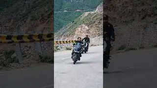 220F Akrapovic exhaust sound 😍 #pulsar220f #akrapovic #motovolgger #ytshorts #shorts #rider #biker