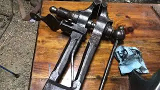 Mouse Hole Anvil and Vise Set