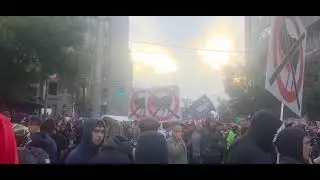 VELIKI BROJ SLOBODNIH GRAĐANA ISPRED RTS: Nose transparente protiv Antife i u čast Čarlija Kirka