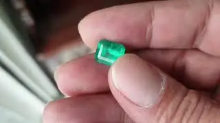 213442 t OT158 Colombia emerald Vivid green 4.14 Cts