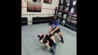 The back Elbow #prowrestling #prowrestlingschool #santinobros #wrestling #prowrestlingtraining