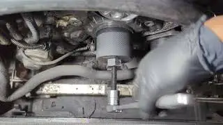 2011 BMW 535i (N55) front crankshaft pulley (harmonic balancer) seal removal with special tool