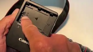 How to charge the battery of a Canon 5D Mark II