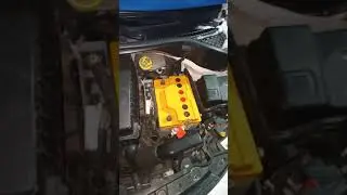 Как снять аккумулятор с Пежо 207