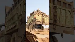 High Risk Job 🚧💥#ExtremeWork #DangerousMoments#dangerzone😬#riskybusiness#shortsfeed#stonecrushing
