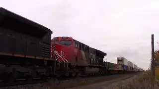 CN 8904 SD70m2 and 3067 ET44ac getting out of Winnipeg