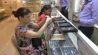 Strange - Buying Jewelry from India