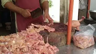 Most Fastest Chicken Cutting Skills By Professional Butcher || Chicken Cutting Style In Pakistan