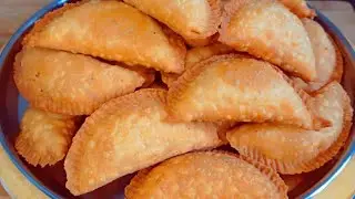 Kajjikayalu Recipe//గోధుమ పిండి బెల్లం తో ఇలా కజ్జికాయలు చేస్తే చాలా Crispy గా Tasty గా👌గా ఉంటాయి😋