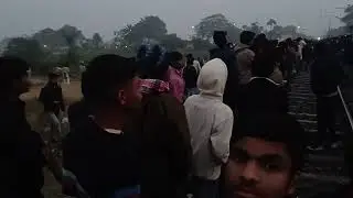 मंदार हिल के स्टेशन पर भीड़😍😍...