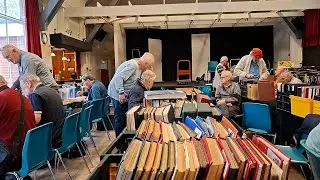 Postzegelliefhebbers ruilen erop los in Winschoten