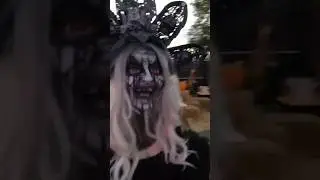 Пятница 13☠️ кто это? Может баба Яга 😁👻 из дома ужасов🙀#бабаяга #домужасов #хэллоуин #сша #монстры