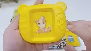 Multi-language flash card machine for toddlers