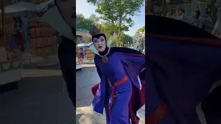 Disneyland Evil Queen shuts down backtalk