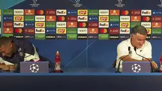 Mbappe part en fou rire apr&egrave;s la question d&eacute;bile d'un journaliste sur les TGV et les avions