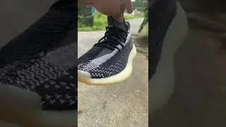 Unboxing Yeezy 350 v2 Asriel