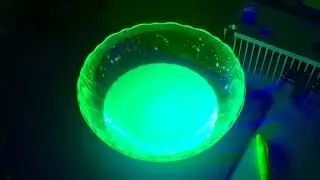 Fluorescent Glowing Water - DIY