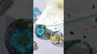 Dried flower glitter pendants