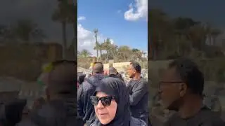 لحظة وصول جثمان شقيق الفنانة شيرين لمسجد السيدة نفيسة