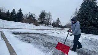 Уборка снега с подъездной дорожки - Рождество 12-го дня 🎄