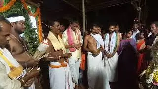 Mantradevathe kola / Harish Iruvail &mdash; Madhyastharu